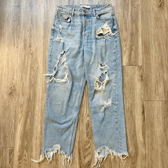 Zara Light Wash Relaxed Fit Distressed Ripped Baggy Jeans Size 4 - Picture 2 of 8